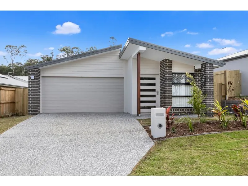 Beautiful As New 4 Bedroom Family Home in Bahrs Scrub with Ducted Air-Conditioning!