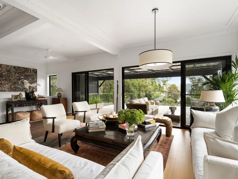 Refinement and Relaxation Amidst Clareville's Coastal Splendour