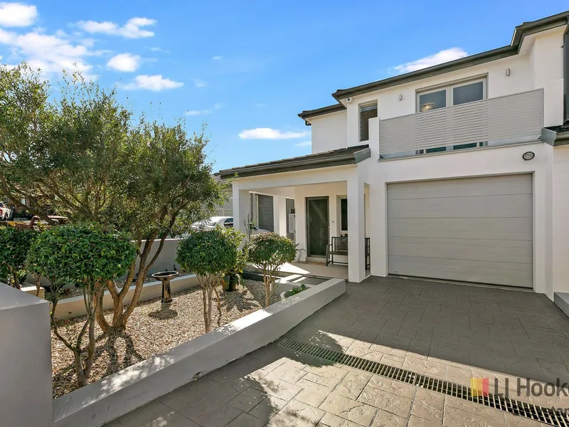 PRICE GUIDE $950,000 - JUMP INTO GREYSTANES! OPEN SATURDAY AT 10:30AM