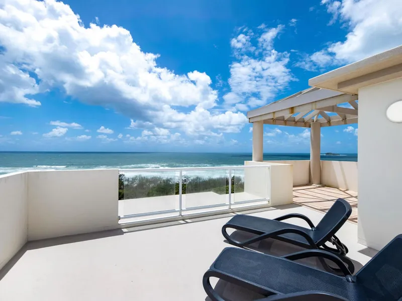 3 Bedroom Oceanfront Penthouse with Rooftop Spa