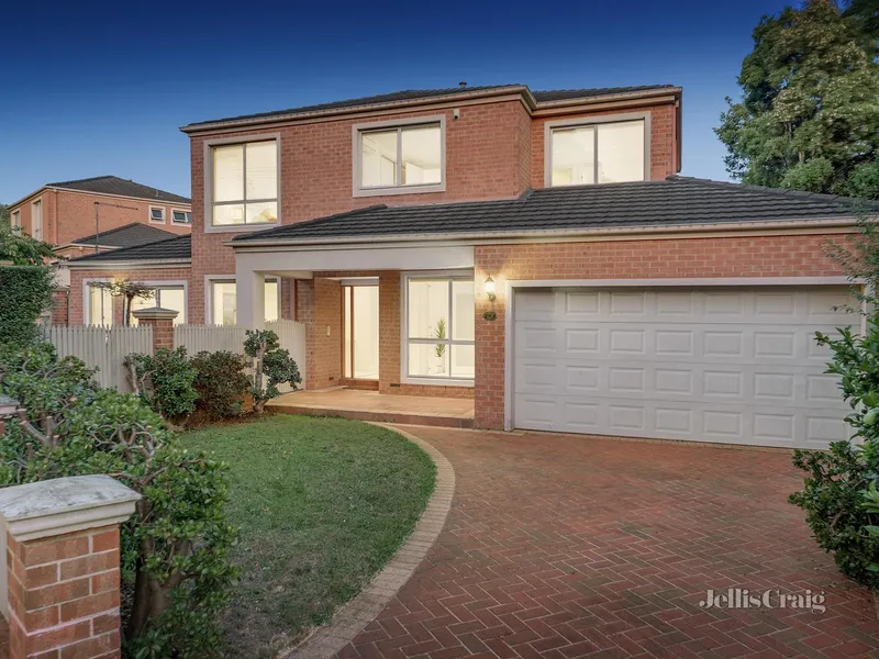 Easy-care prestige with a prized street frontage