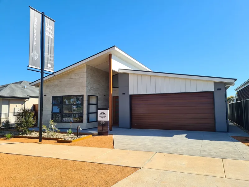 LUXURIOUS DISPLAY HOME