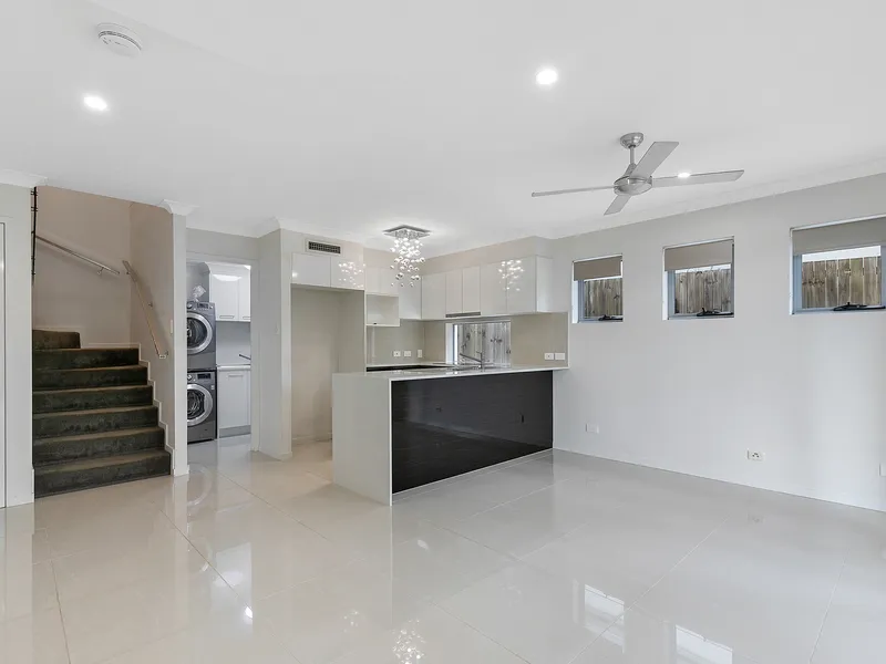 Modern luxury Townhouse in Sought after Location - Huge Price Reduction!