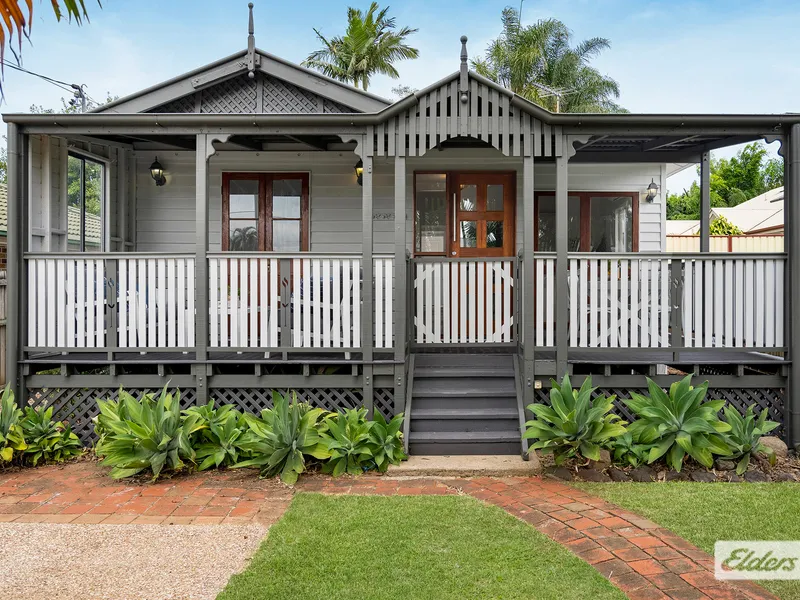 Charming Cottage in Amazing Bayside Location!