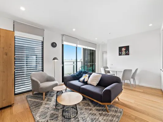 Stylish Fully Furnished Apartment in the Heart of Carnegie. Ready to move in...