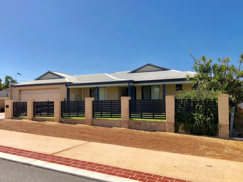 BIG BEACHSIDE BEAUTY
