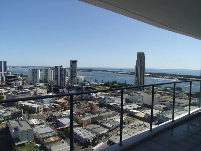 IMMACULATE 1 BED + STUDY WITH OCEAN & BROADWATER VIEWS