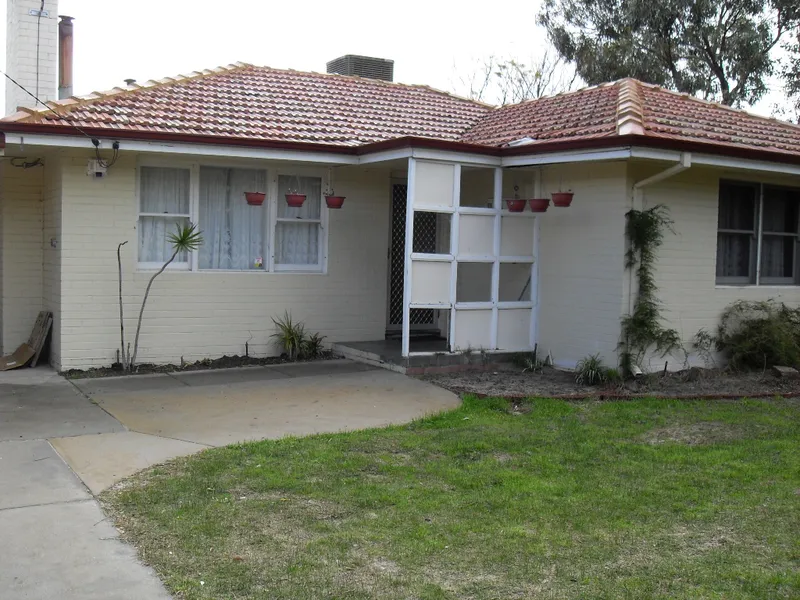 BEHIND THE PICKET FENCE !!