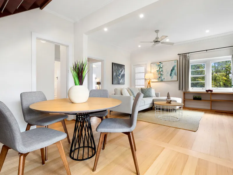 ART DECO LIVING WITH A BAY VIEW TWIST