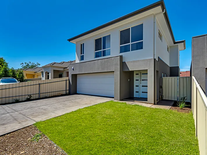 A SPLENDID MODERN FAMILY HOME