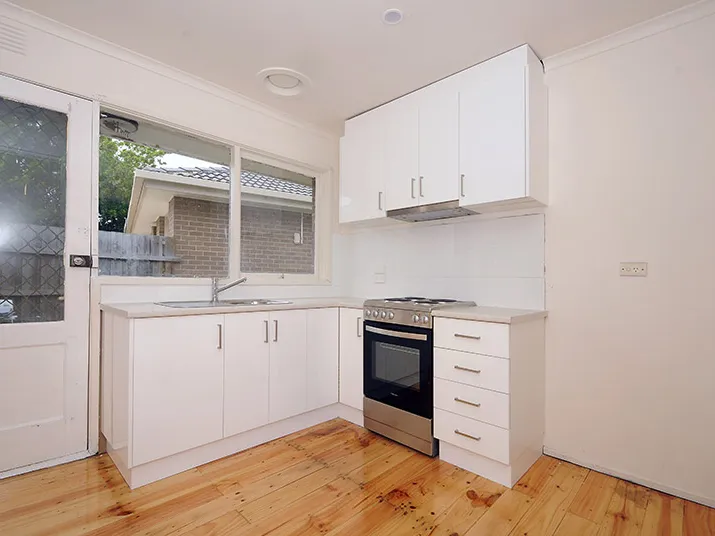 Low maintenance 2 bedroom unit!