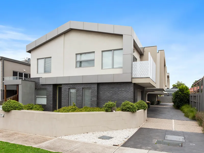 Sensational Style with Ultimate Village Convenience