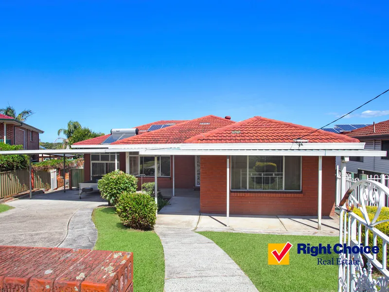 Large Family Home in a Lakeside Location! ***UNDER CONTRACT***