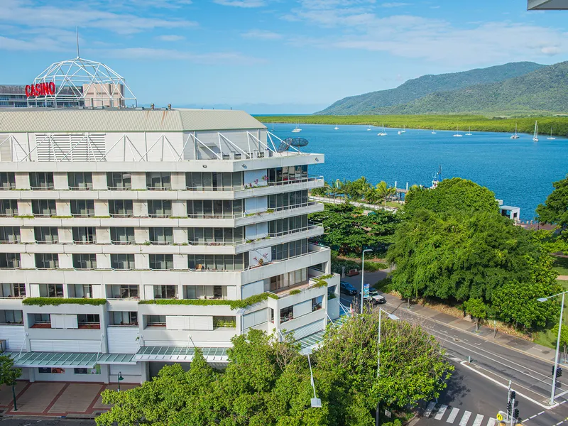 Ultra Modern Luxury Apartment in the Heart of Cairns