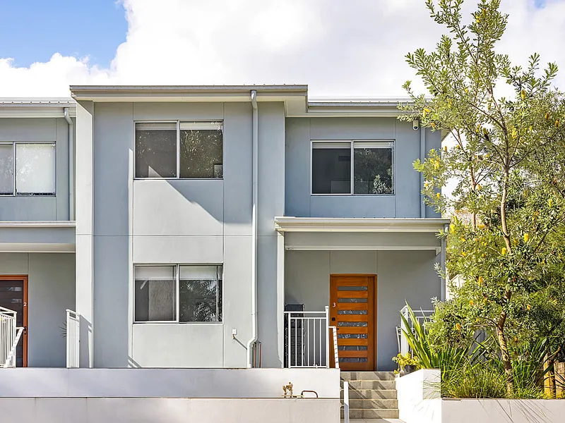 Contemporary Family Home Offers A Sleek In/Outdoor Design