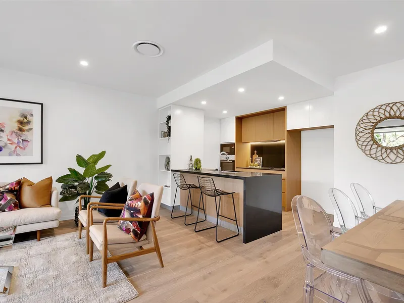 Sophisticated Living with 4 Bedrooms, Adjoining a Beautiful Nature Reserve 