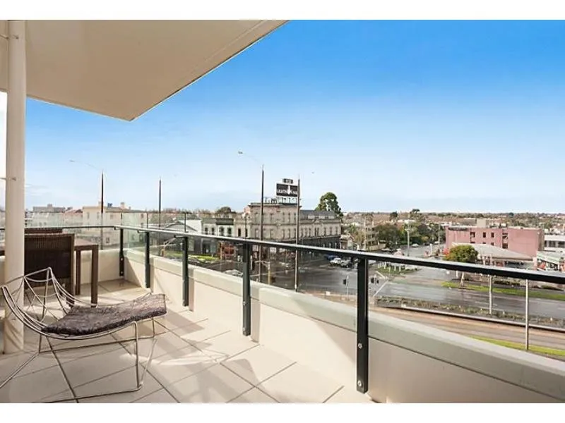 AMAZING CITY VIEWS FROM EVERY ROOM