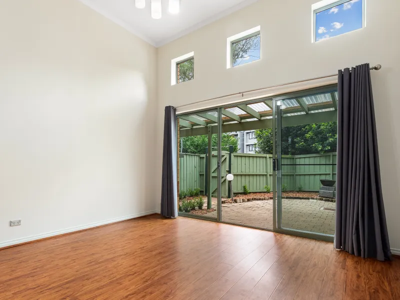 CONVENIENTLY LOCATED TOWNHOUSE