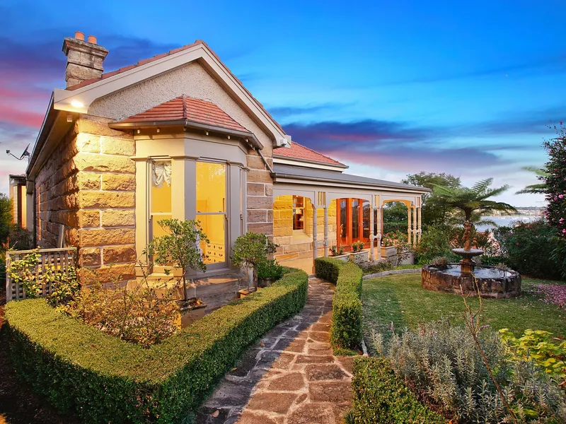 Family Home with Iconic Harbour Bridge & City Skyline Views