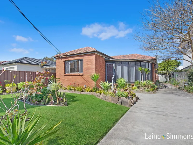 Four Bedroom, North-Facing Brick Home in Prime Regents Park Location.