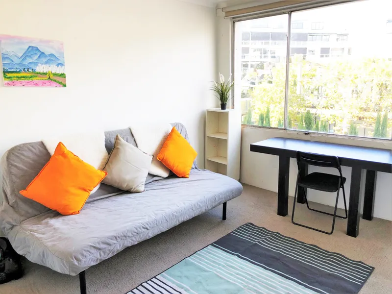 Big One Bedroom Unit, Furnished, Short walk to Kings Cross Train Station, Conveniently Located Supermarkets, Park, Beach all nearby