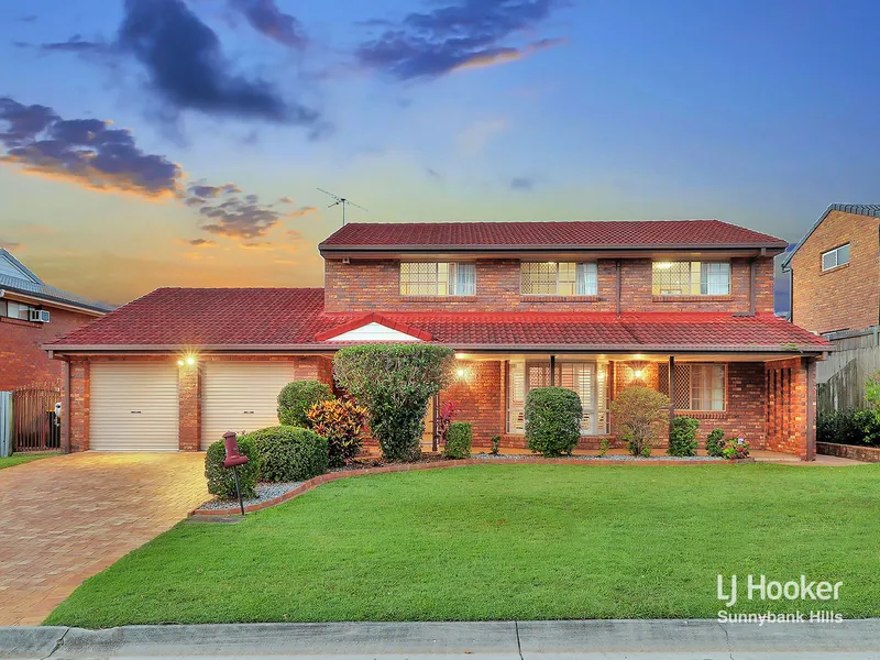 Classic Home with Tonnes of Space and Pool!