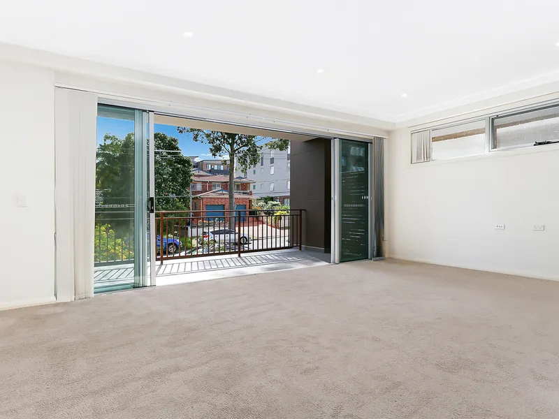 Spacious studio in very convenient location