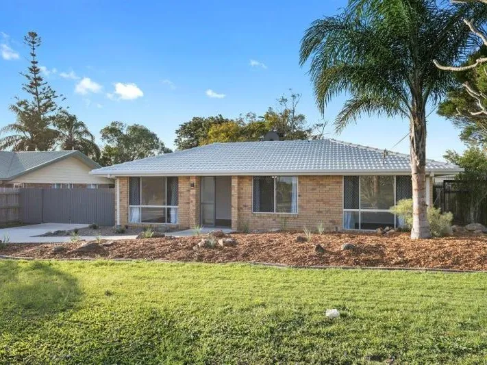 FRESH AND MODERN - DOUBLE SHED - WALK TO ESPLANADE