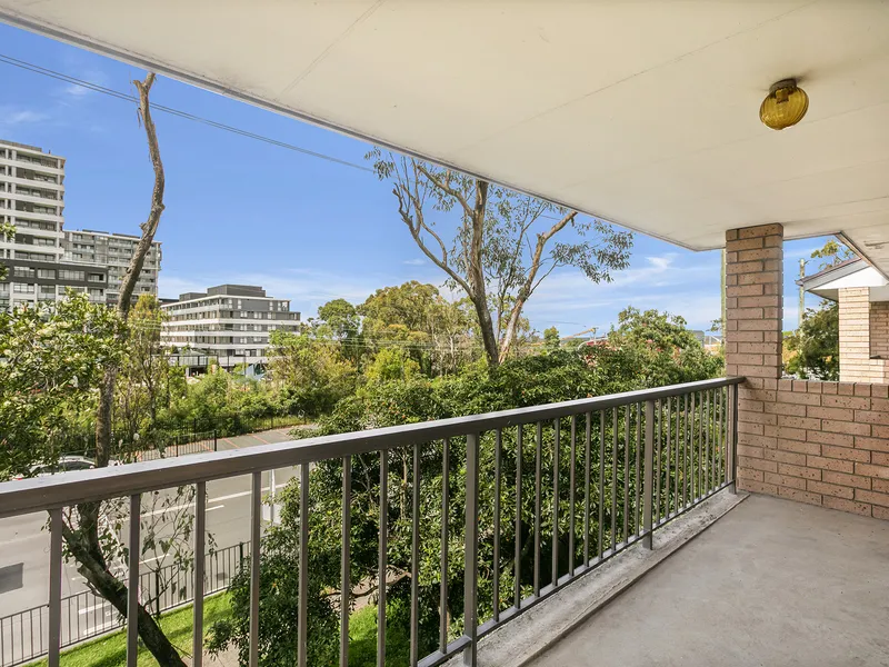 Spacious Top Floor Apartment