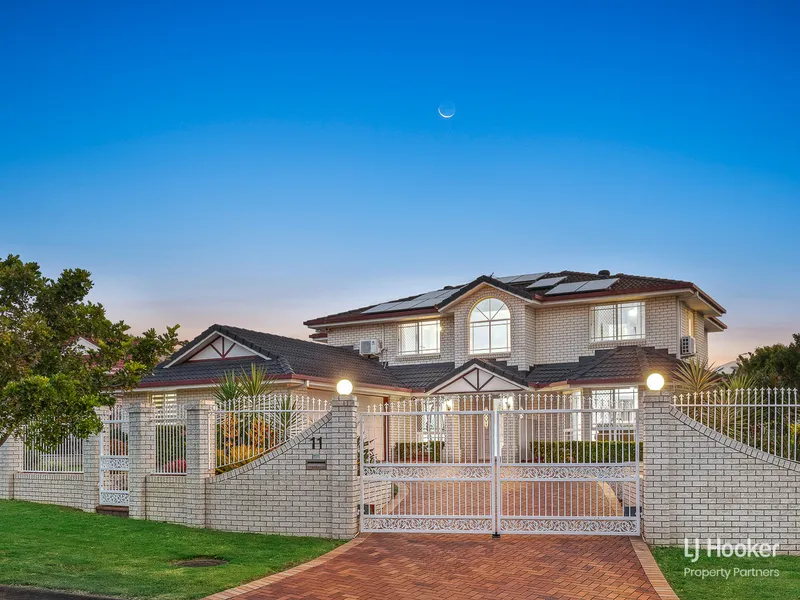 MODERN FAMILY PERFECTION - HUGE 900M2 IN LAKEWOOD ESTATE