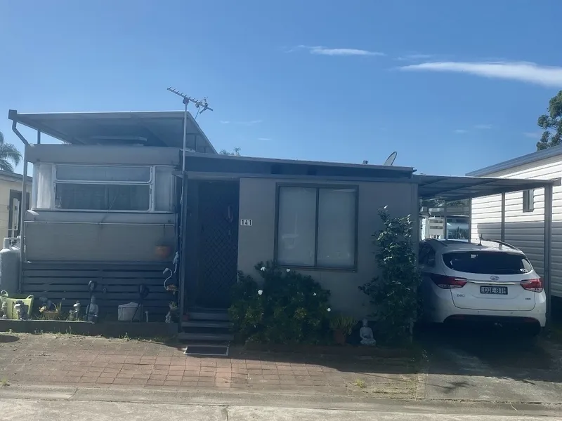 Tidy caravan and annex in a quiet street