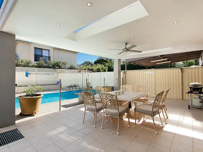 LUXURY 4 BEDROOM + STUDY RESIDENCE IN AMAZING LOCALE!