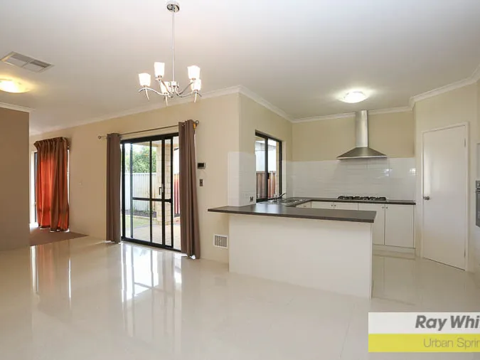 3 Bedroom, 2 bathroom close to Belmont Forum