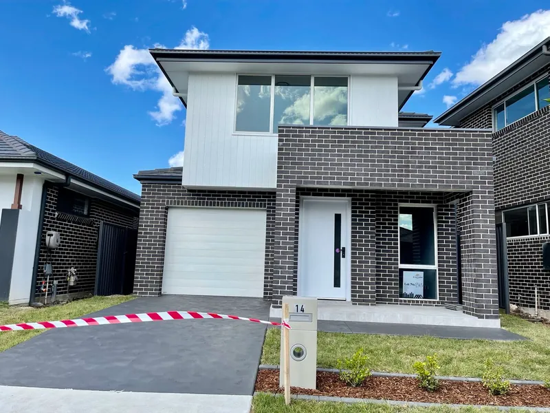 Huge Brand New 4 Bedroom House in Marsden Park
