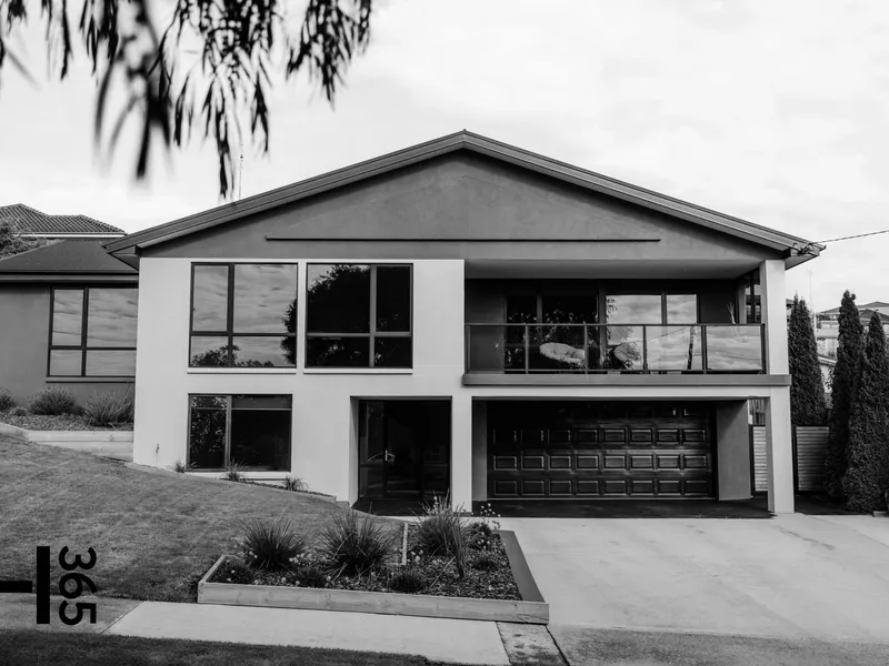 A family home fit for the entertainer!