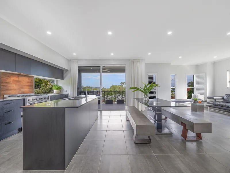 Luxury Dual Living, Minutes to the Waterfront