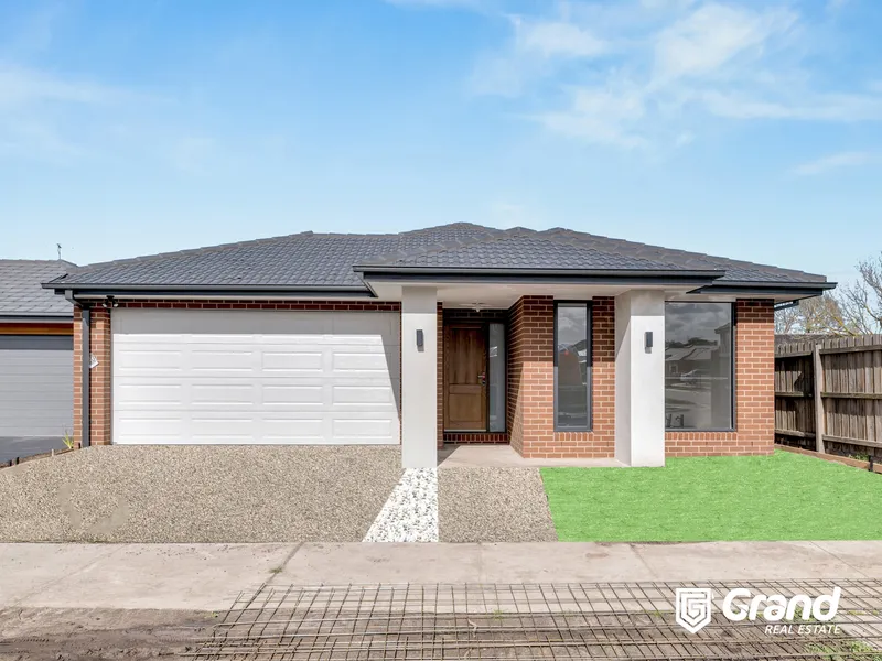 BRAND NEW, WELL-PRESENTED 4 BEDROOM FAMILY HOME IN OFFICER!