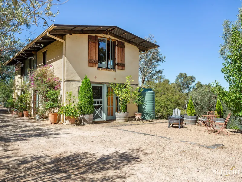 A Peaceful and Private River Frontage Haven