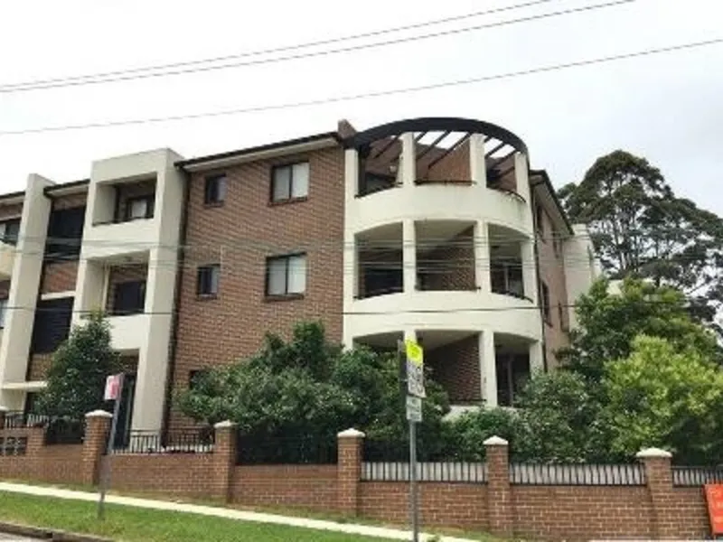 Double brick 2 bedroom unit at a convenient location!!