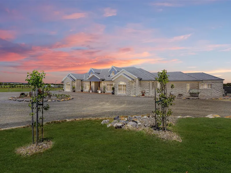 Luxury Home On 40 Acres With Huge Business Opportunities