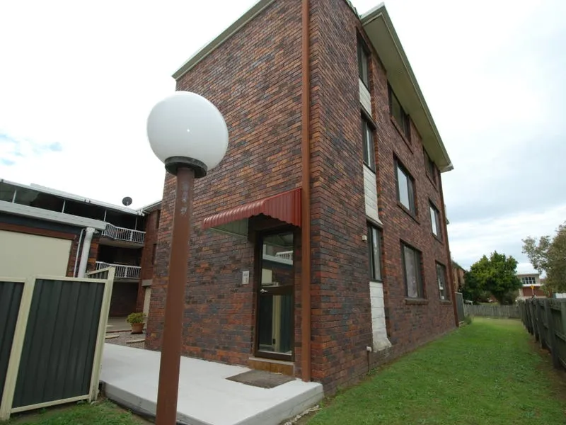 Lovely 2 Bedroom Unit with Water Glimpses