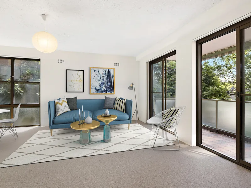Superb lifestyle apartment with an oversized LUG an easy walk to Bronte Beach