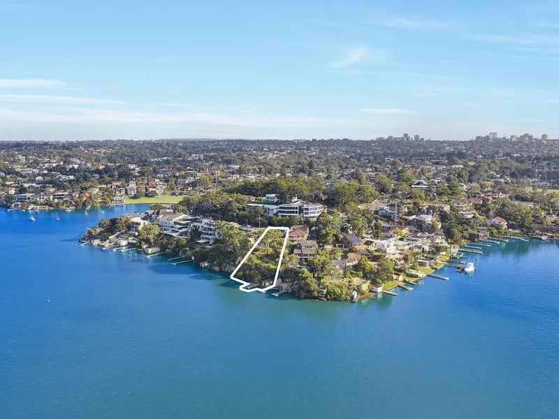 Landmark deep waterfront block on over 1650sqm of prime land 