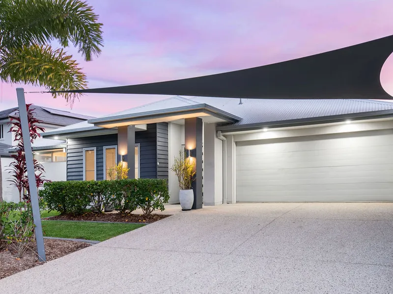 Contemporary, single level luxury on water!