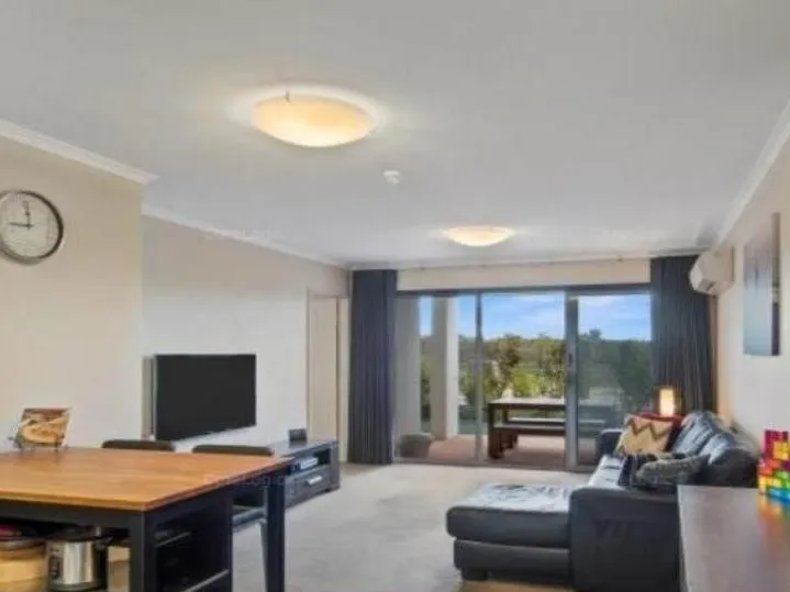 Easy Care Living - Walking Distance to Train Station!