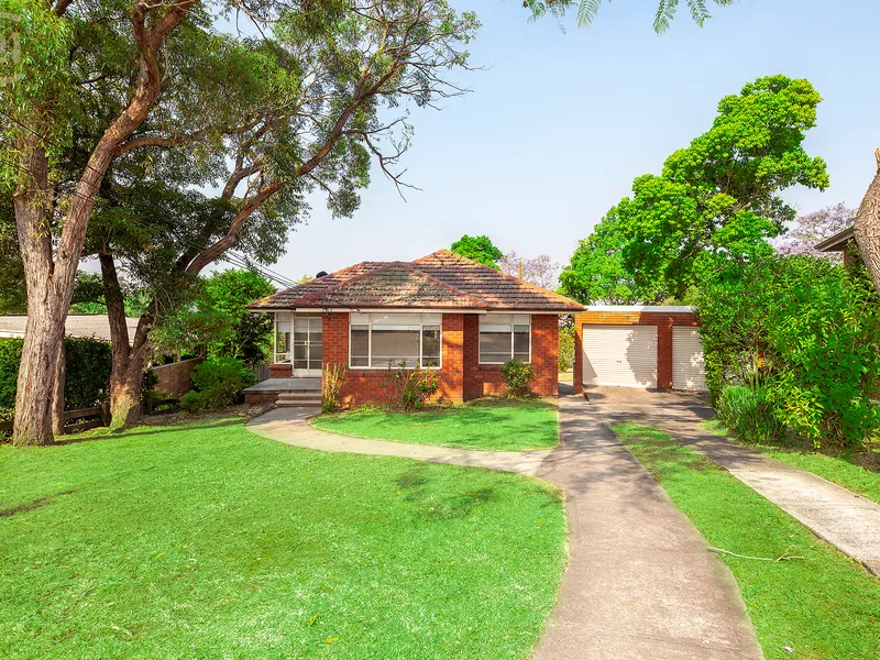 Spacious & Renovated Full Brick Family Home ** Available Now **