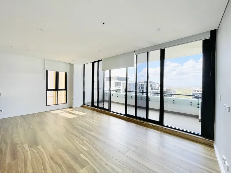 North Facing Good Sunlight Everyday | 2 Car Space | Good View | Welcome to contact Eric Wang on 0498 332 031 for inspection today!