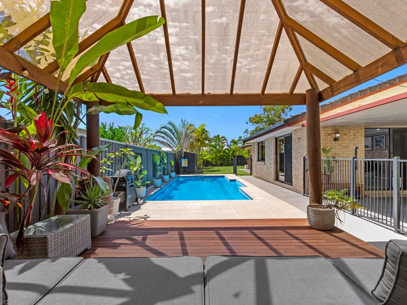 Family Friendly Oasis in Sought After Location!