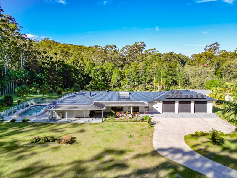 A Feel Good Family Home Amongst Leafy Serenity!
