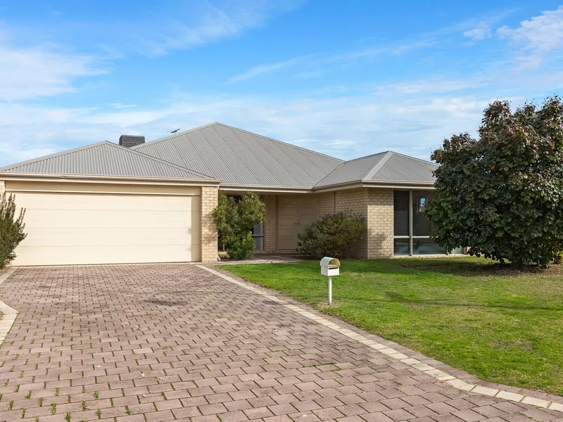 SPACIOUS LIVING, STYLISH DESIGN AND AN ULTRA CONVENIENT LOCATION